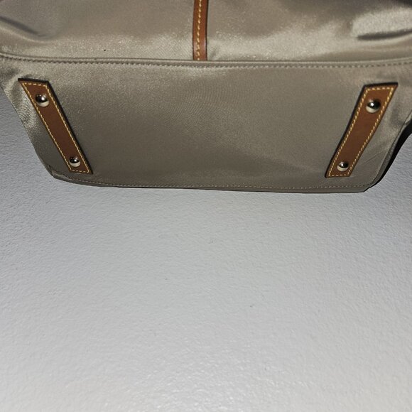 Dooney & Bourke Wayfarer Boho Nylon/Leather Large Shoulder Bag Taupe NWT - Picture 16 of 16
